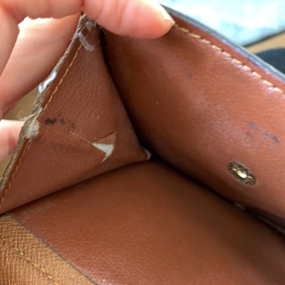 Authentic Louis Vuitton wallet (poor condition) - Picture 2 of 8